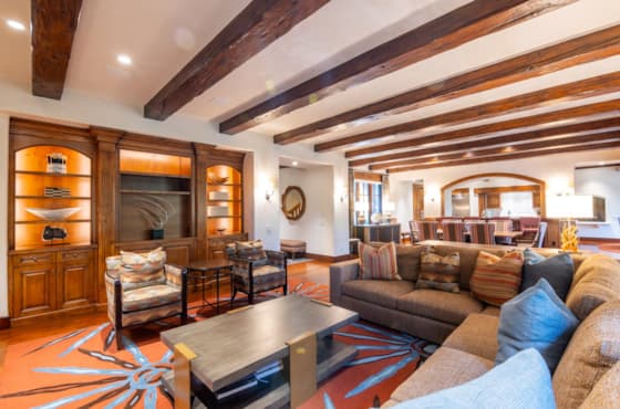 chateau-cottage-living-room