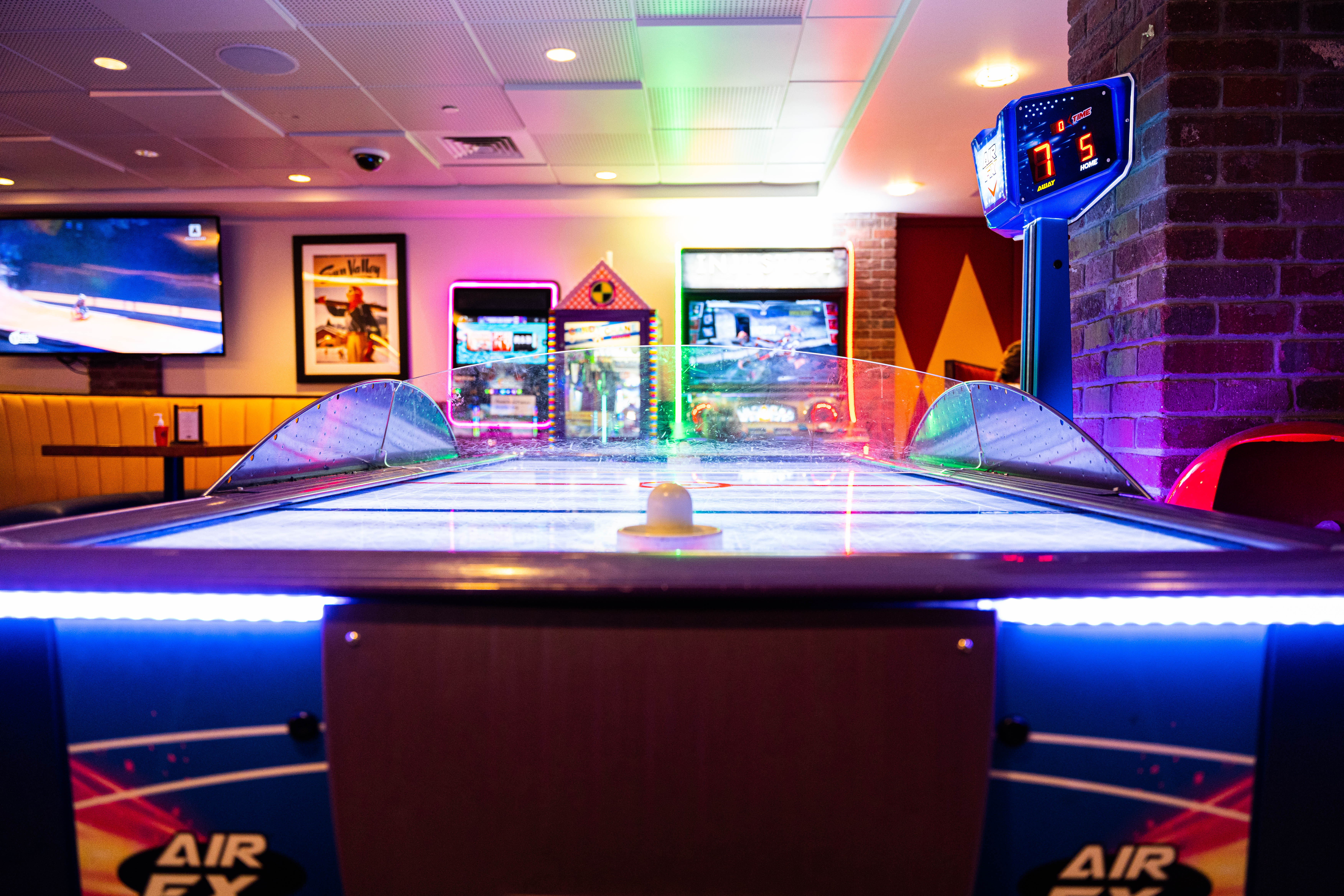 svr_lodge_bowling_alley_slider_winter_2023_hayden_2_.jpg