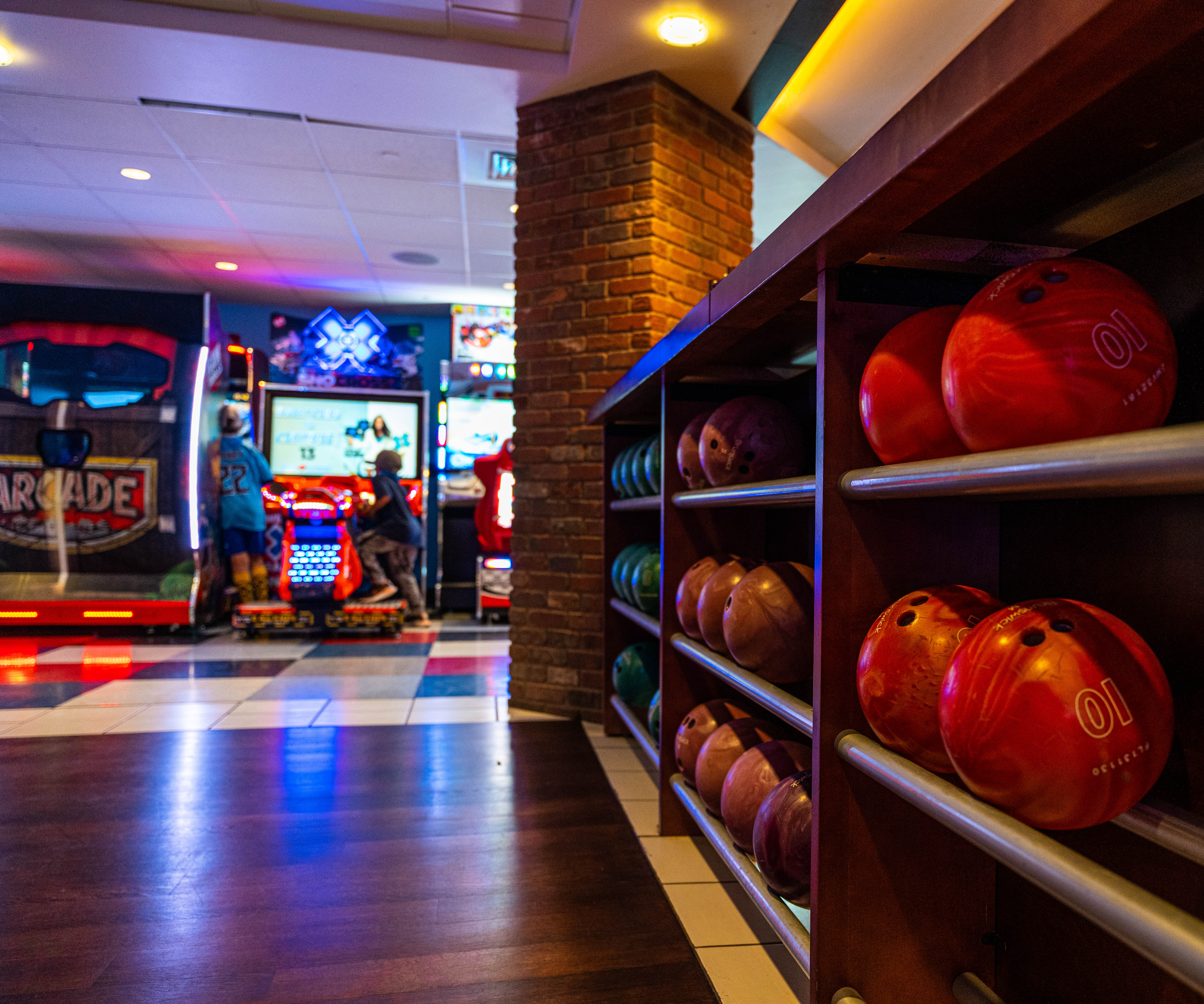 svr_lodge_bowling_alley_slider_winter_2023_hayden_3.jpg
