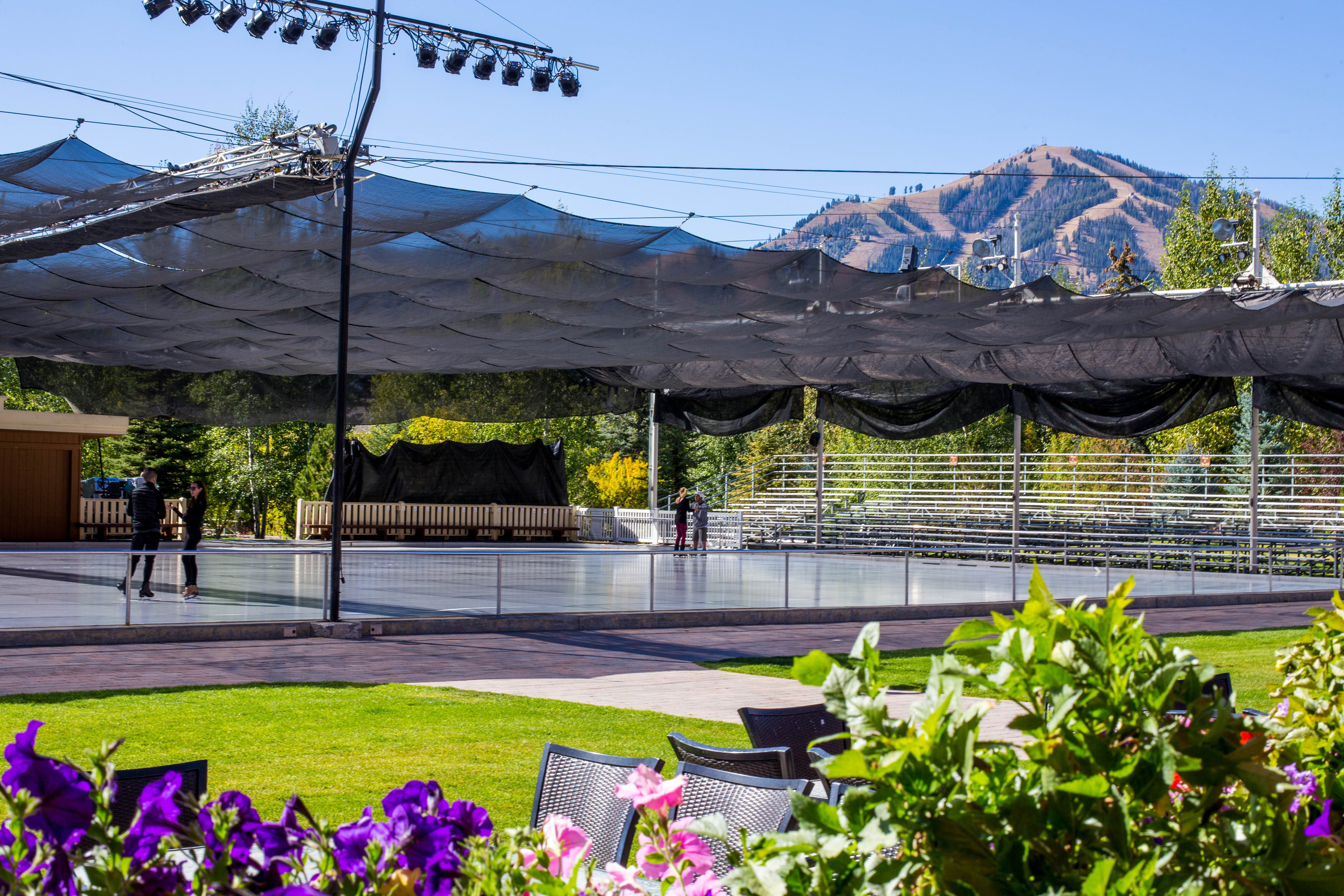 svr_icerink_skating_patio_summer_2018_idarado_1.jpg