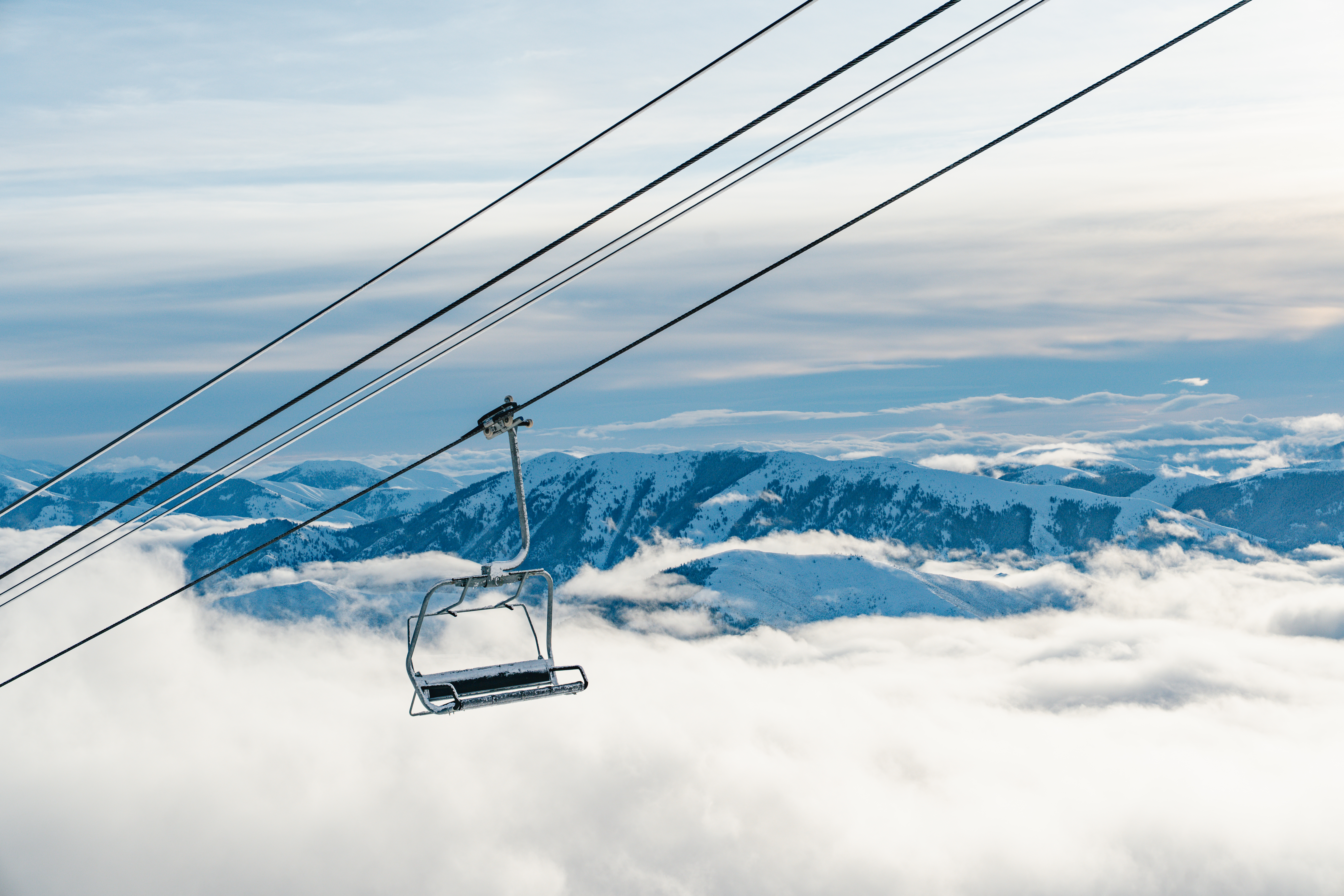 SVR_Winter_Skiing_Scenic_Lifts_Pow_Day_A7405135