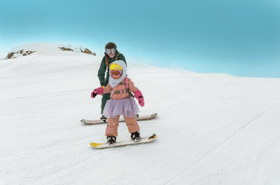 svr_family-snowbaording-_dollar_rachel-engen_cleanbg