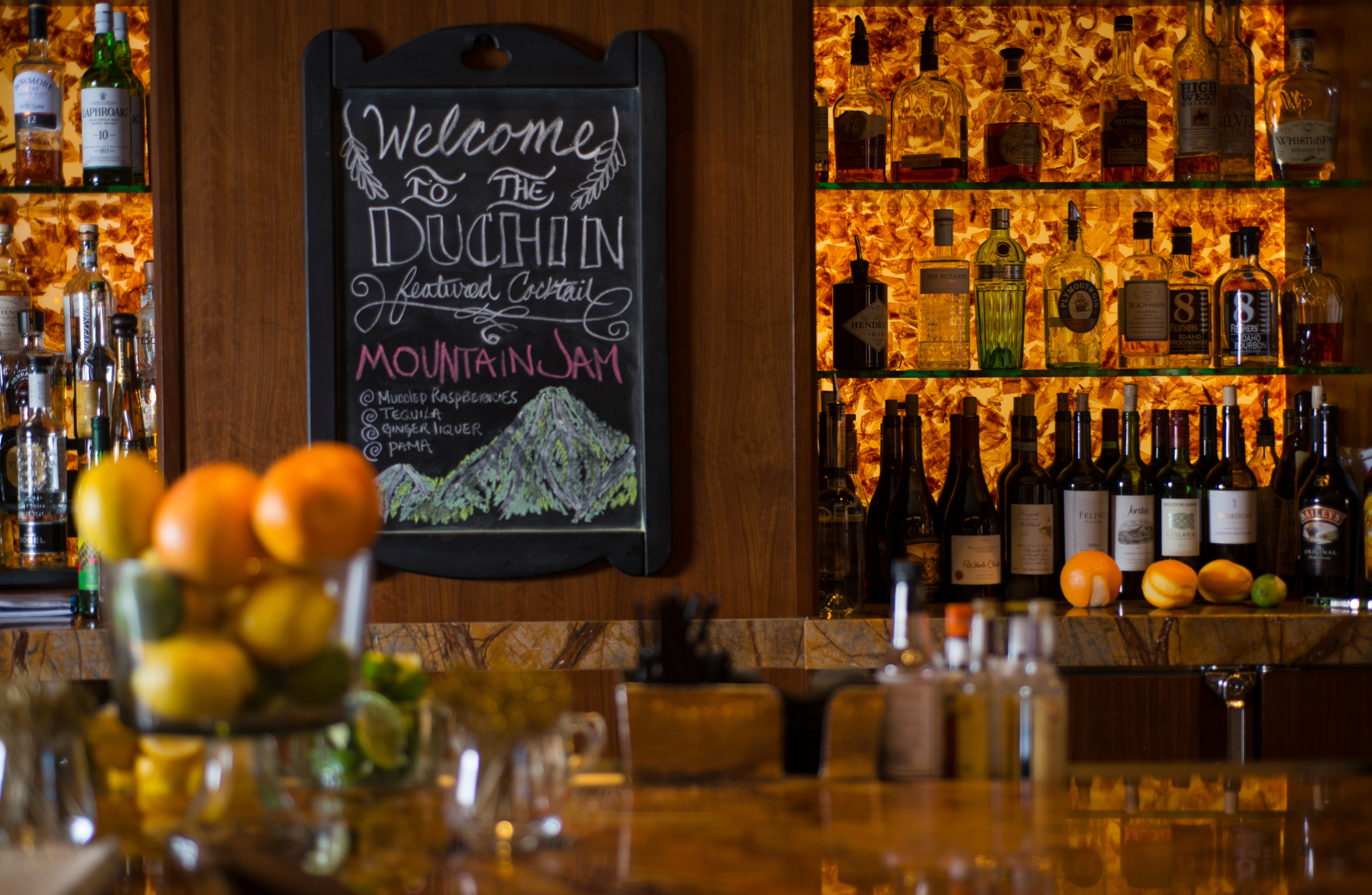 svr_duchinlounge_dining_bar_summer_2017_phlipot_paulette_1