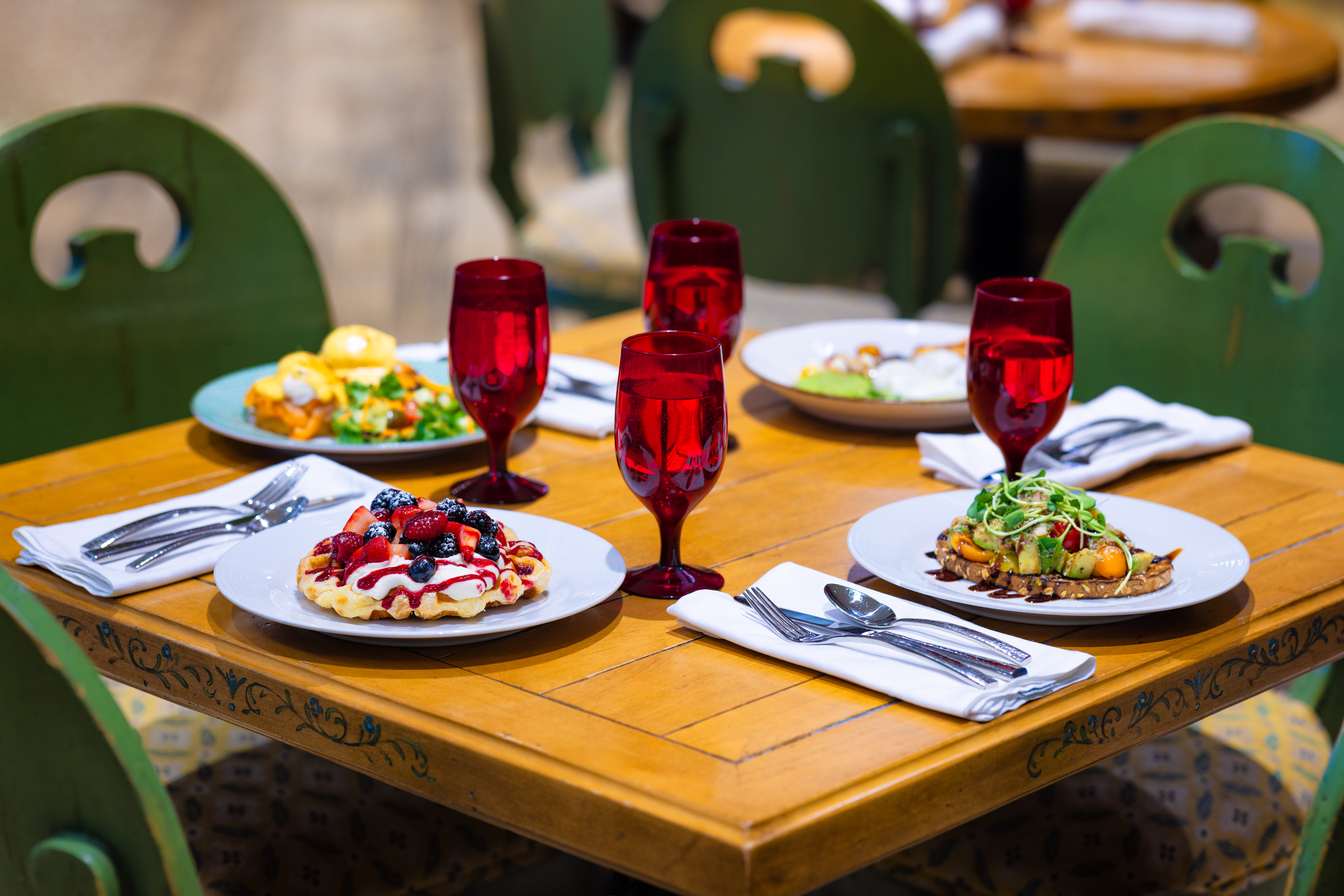 svr_dining_konditorei_stevedondero_2.jpg