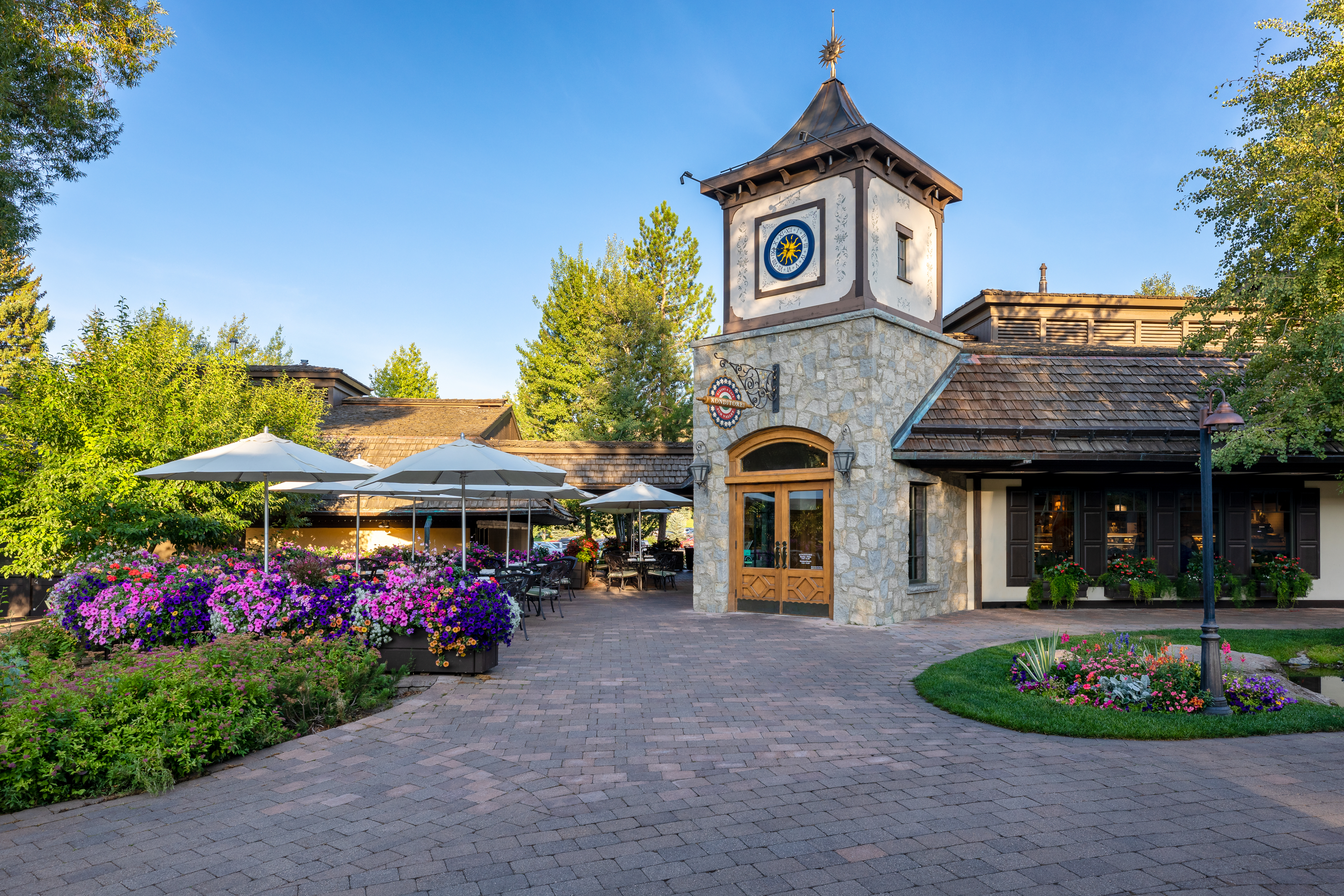 svr_konditorei_dining_exterior_summer_2019_dondero_steve