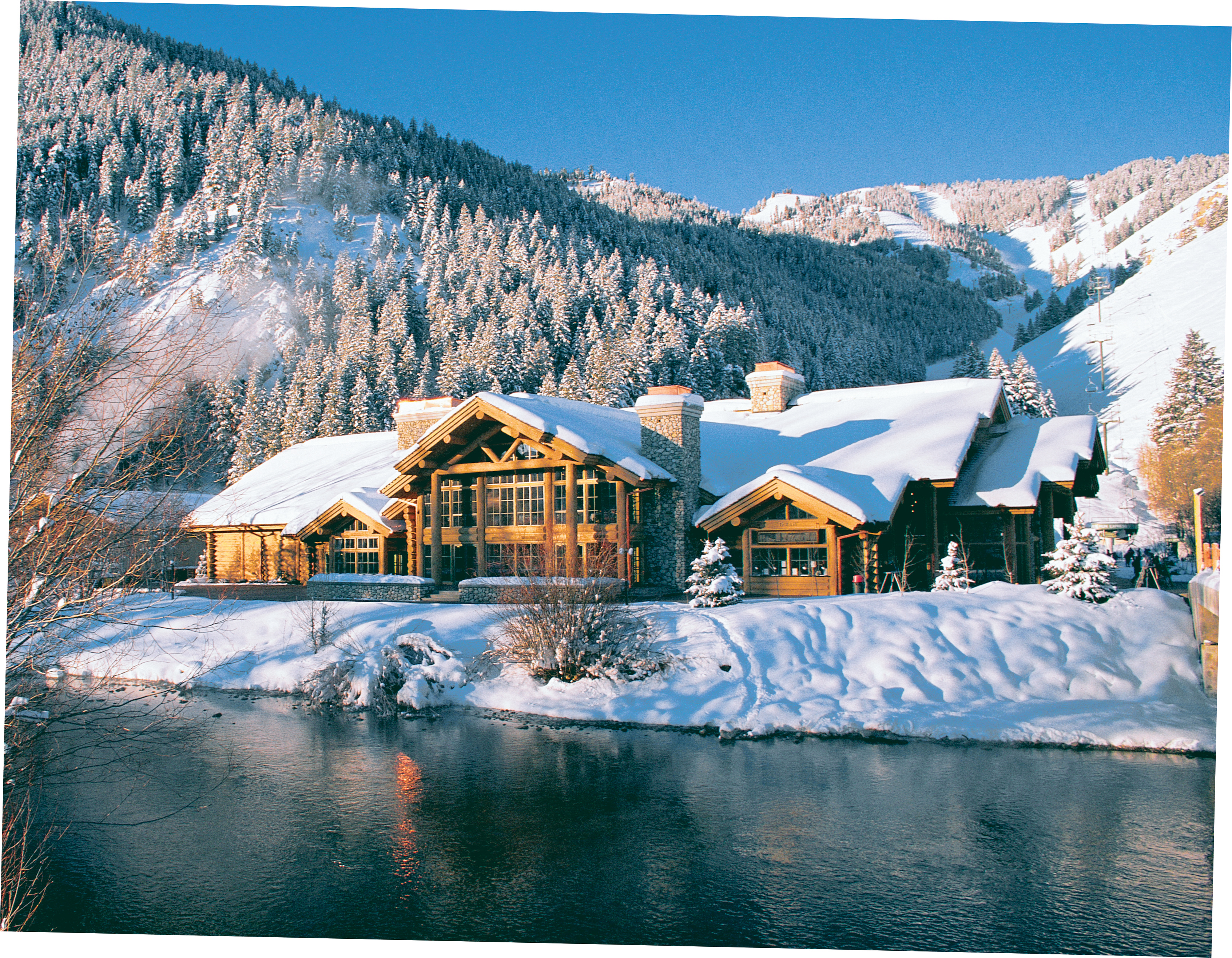 svr_riverrunlodge_dining_apres_exterior_winter