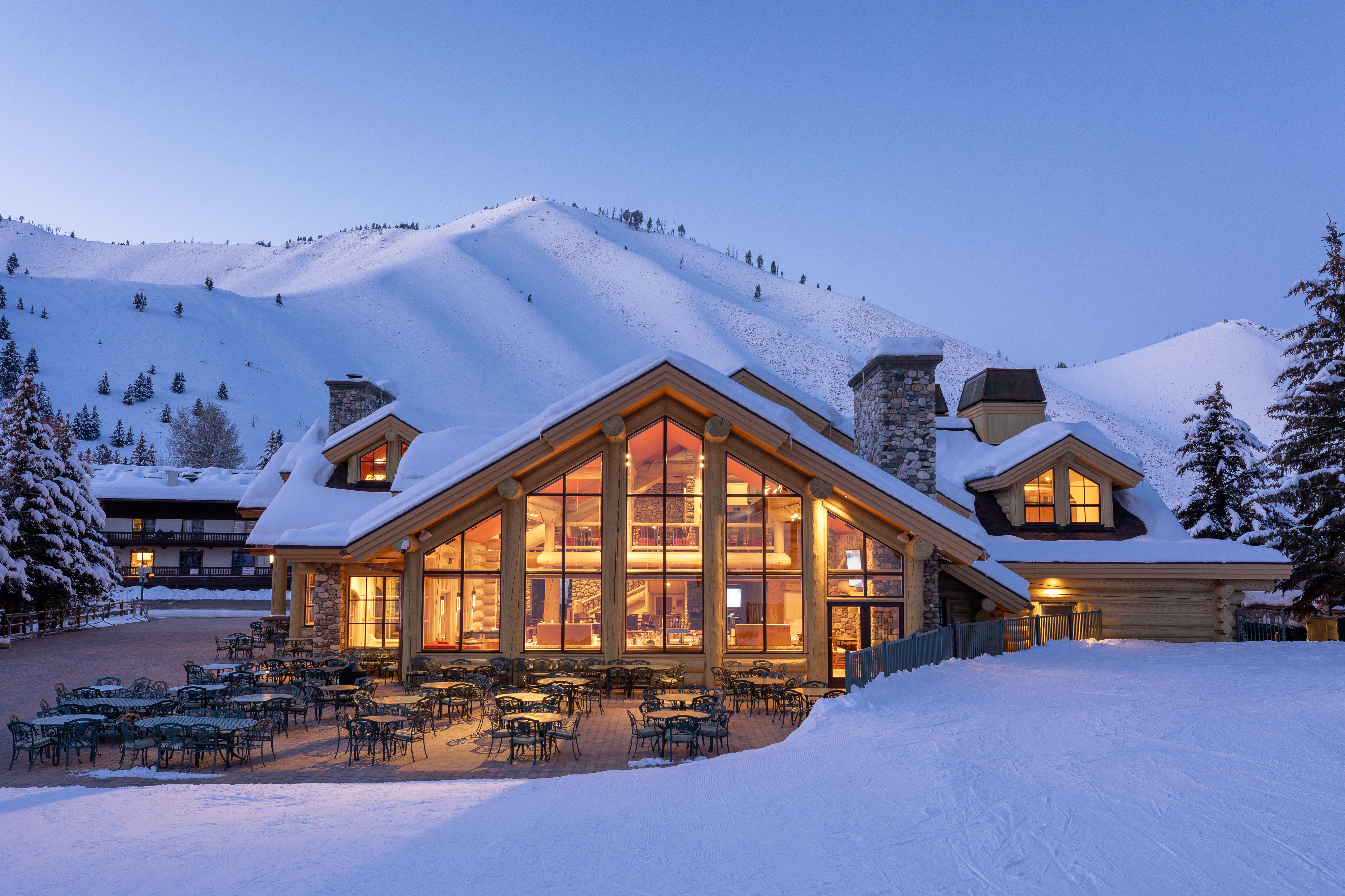 svr_warmspringslodge_dining_skiingriding_winter_2019_dondero_steve_6