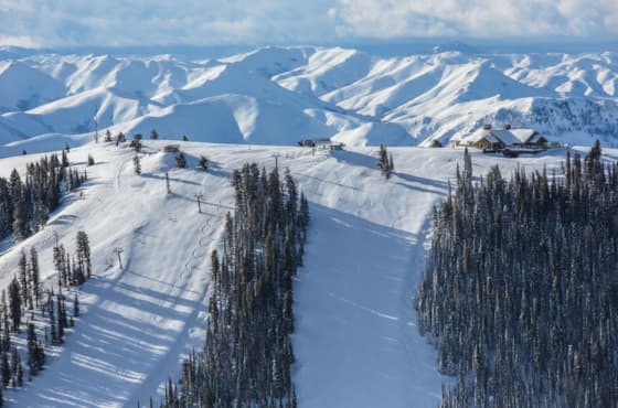 https://www.sunvalley.com/azure/sunvalley/media/sunvalley/hd-files/homepage/card-mountain-cams.jpg?w=560&h=370&mode=crop&scale=both&anchor=&quality=75