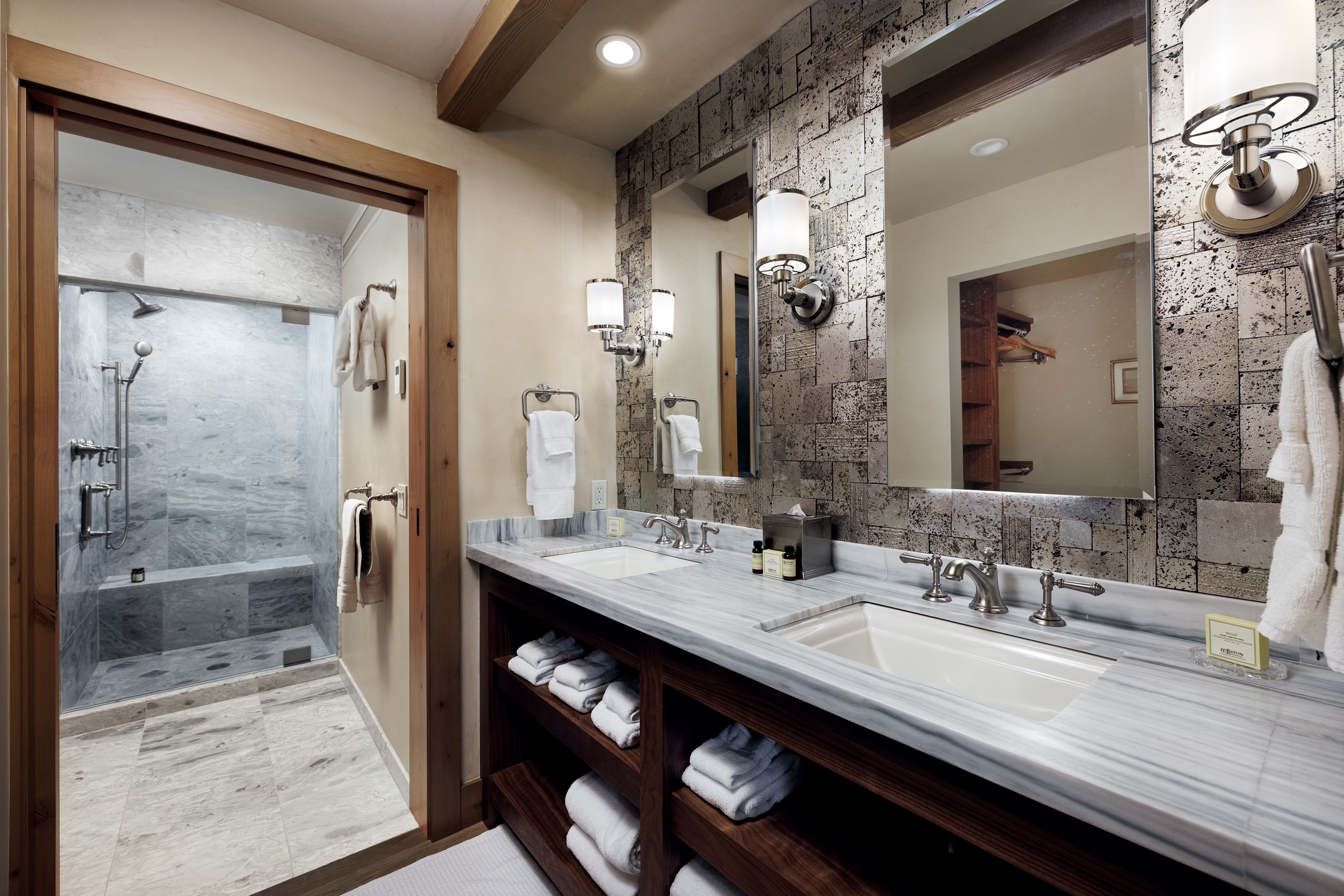 sv_lodge_ii_apartment-6676-edit-v1.jpg