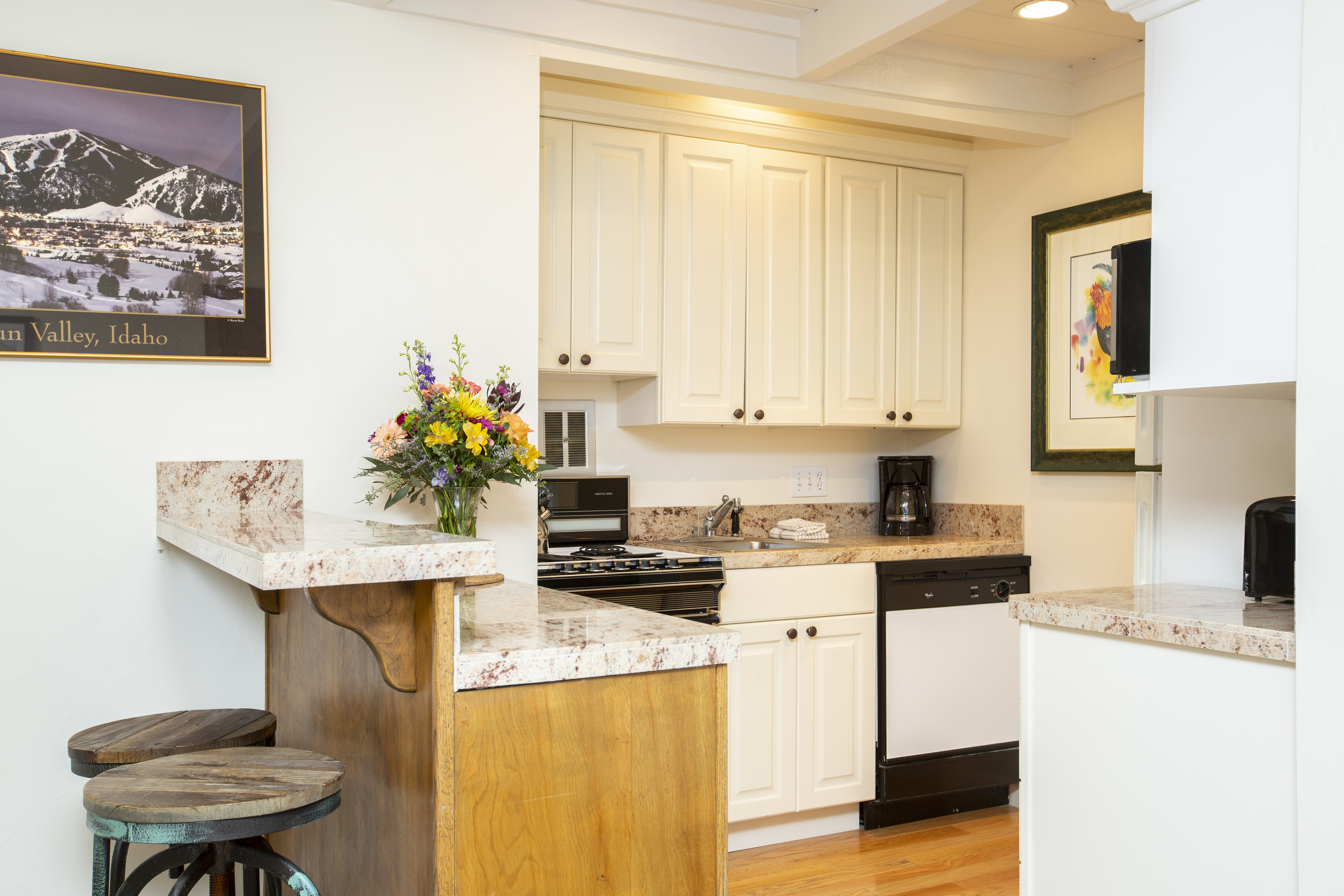 svr_atelier_condos_lodging_fall_2018_cannell_kat_4.jpg
