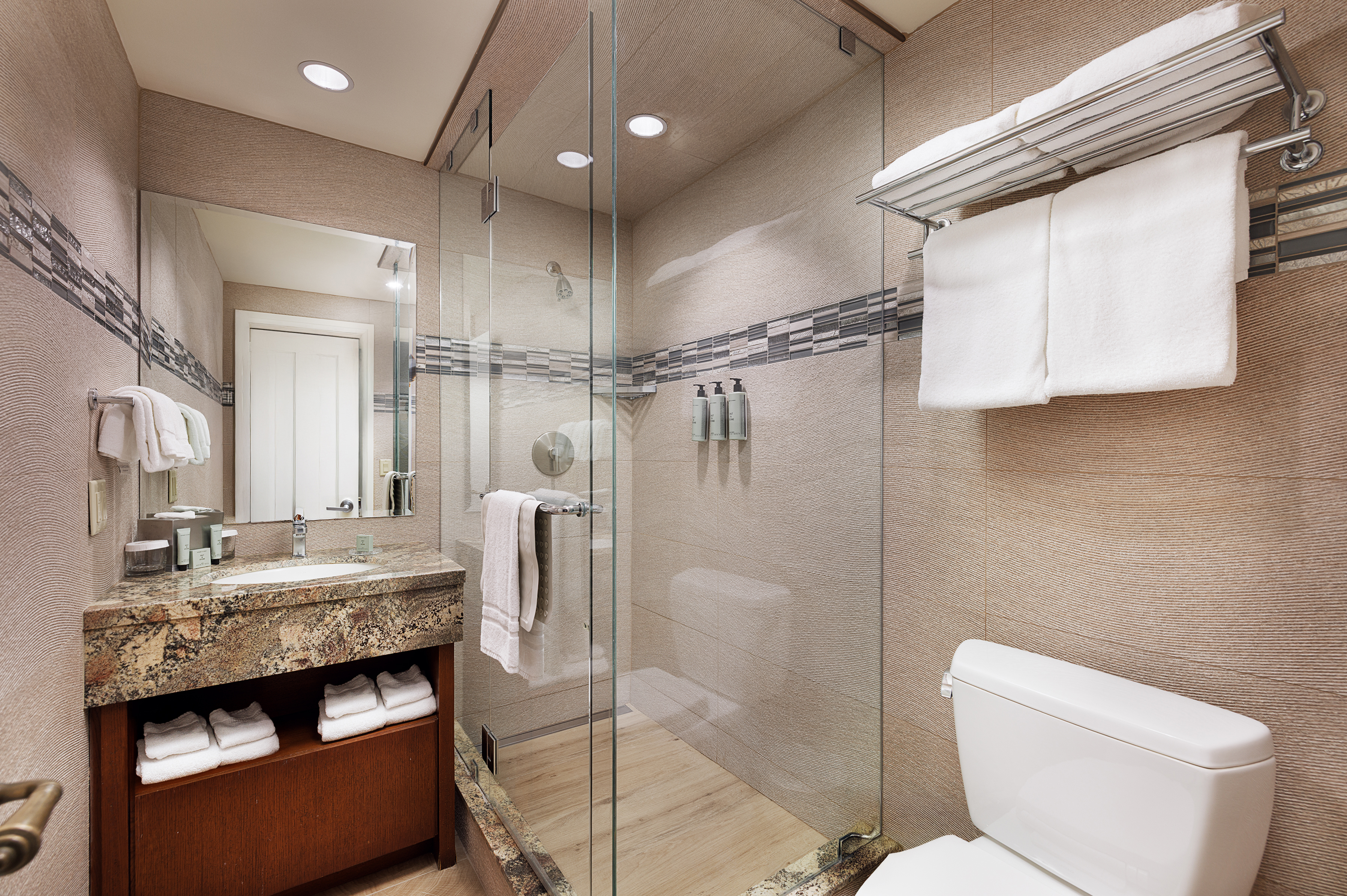 sv_inn_255_exec_suite-6904-edit-v3.jpg