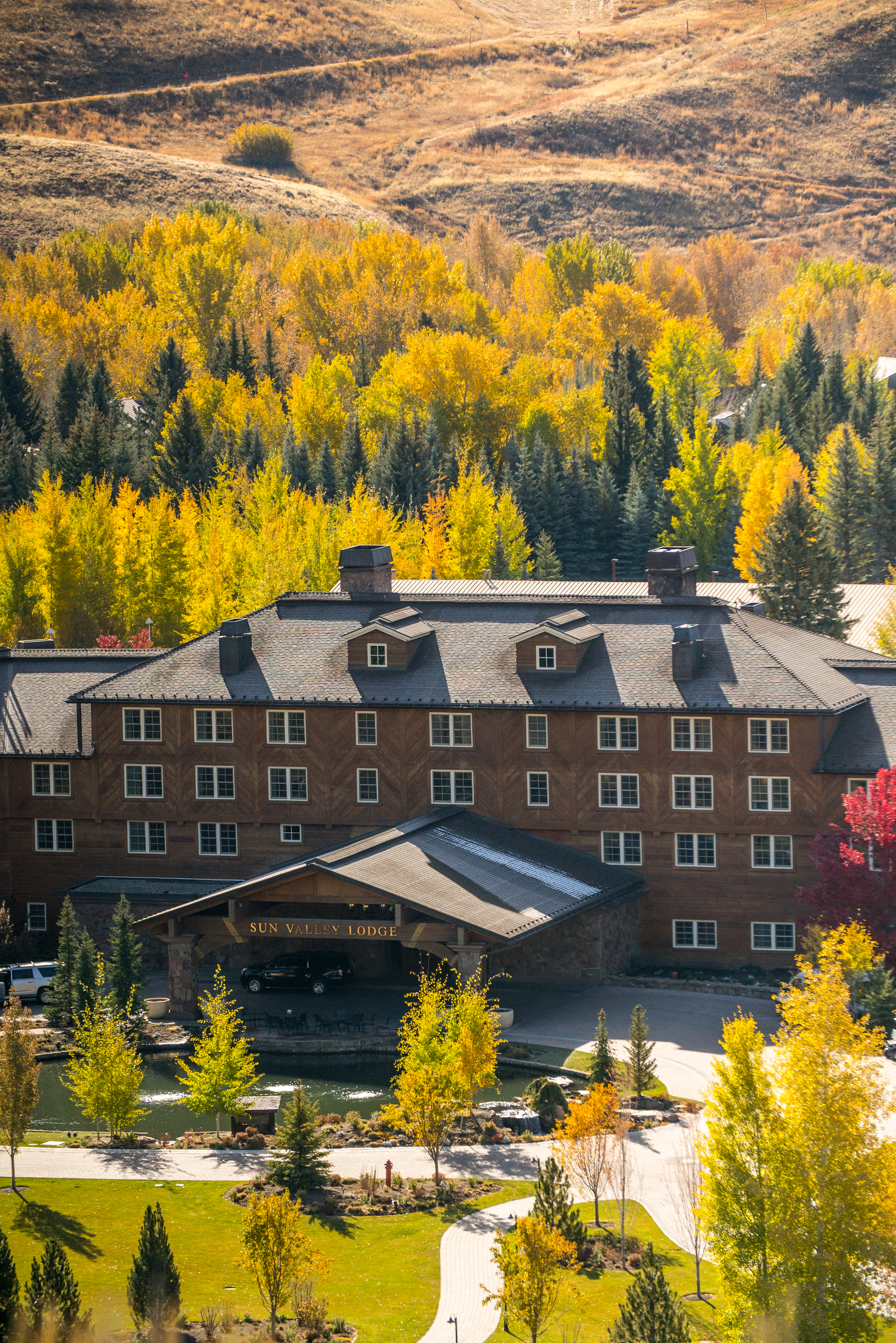 Sun-Valley-Lodge_Fall_exterior-(2)-(1)