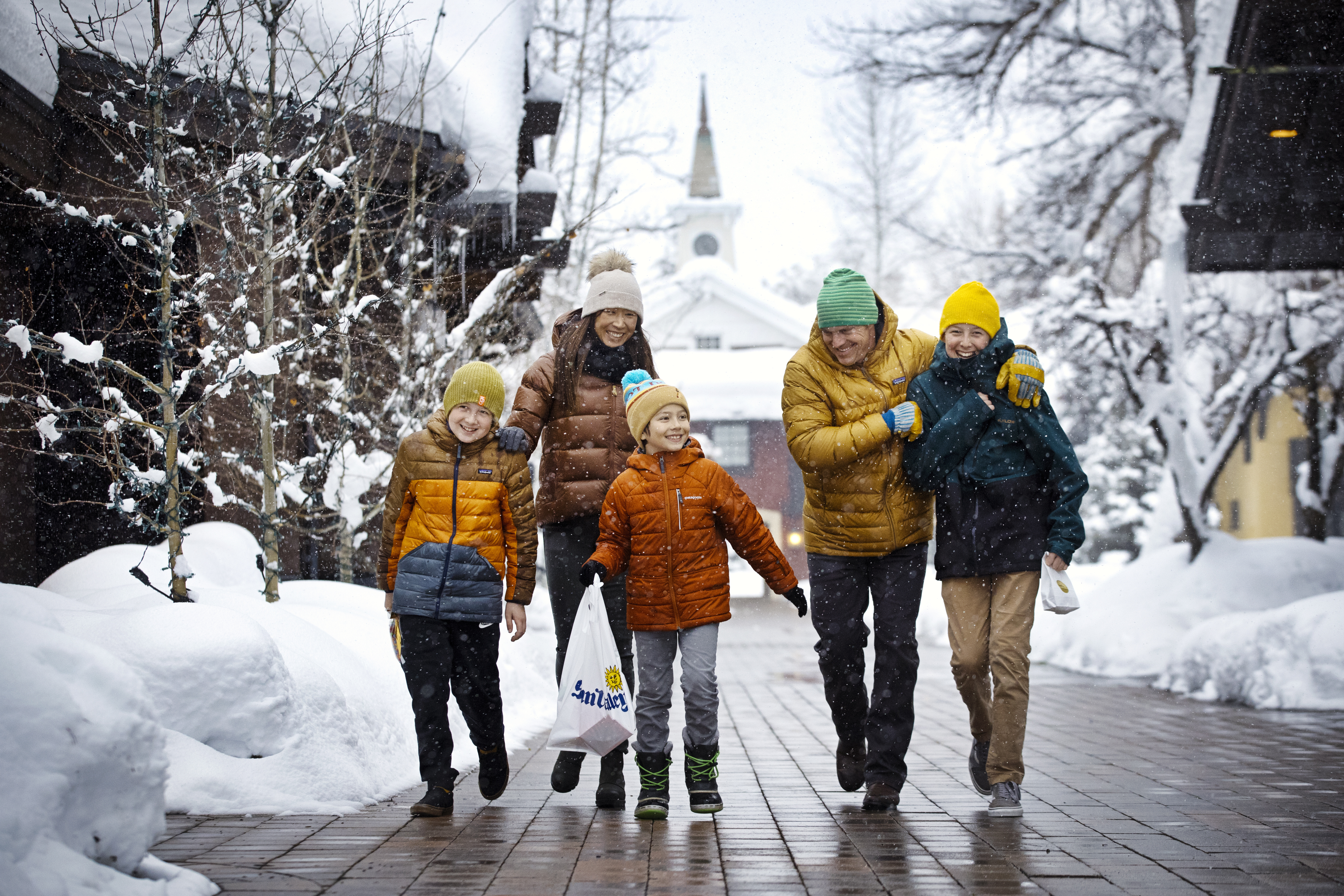 sun-valley-village_family
