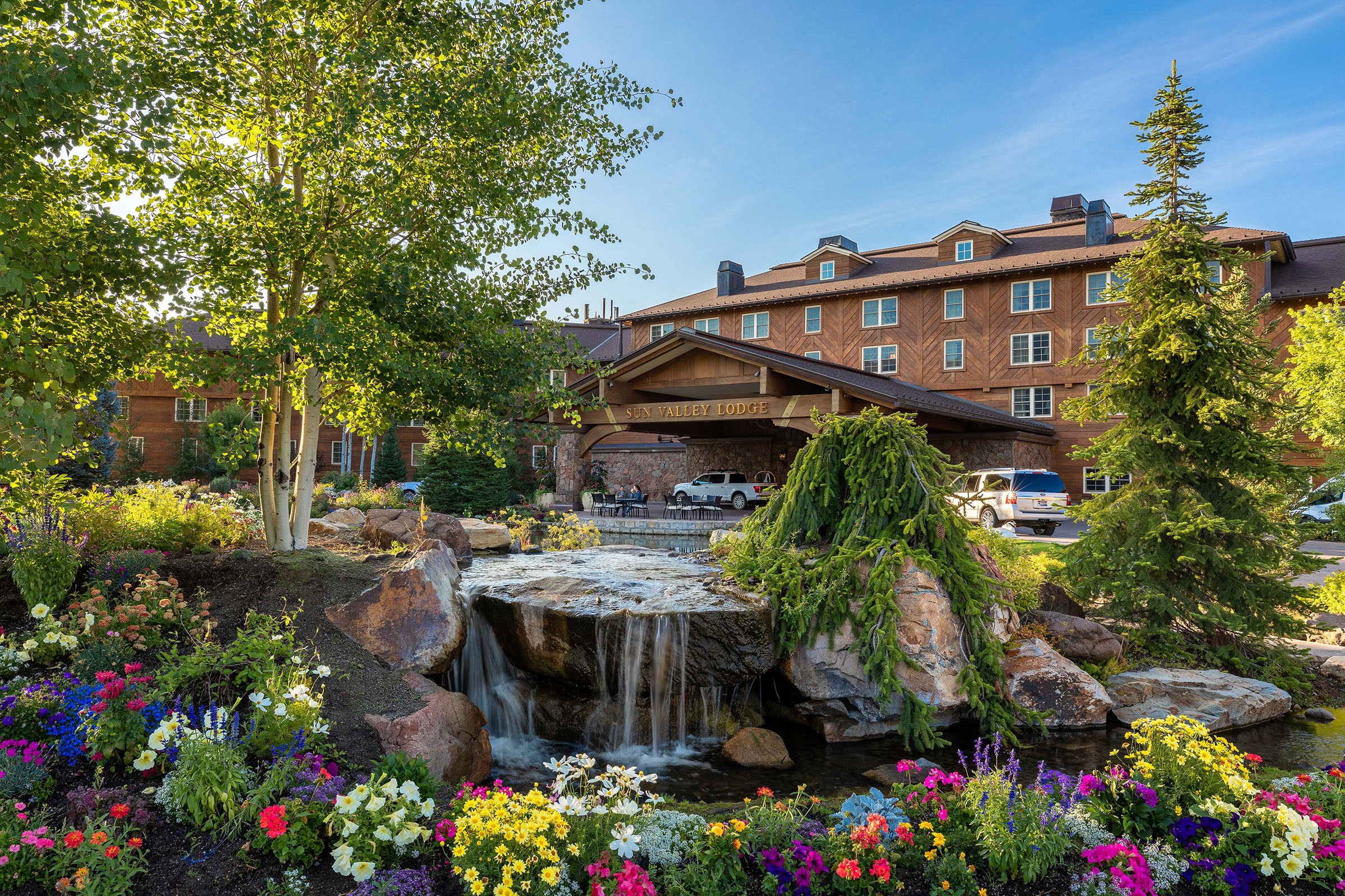 svr_lodge_exterior_summer_pond_flowers