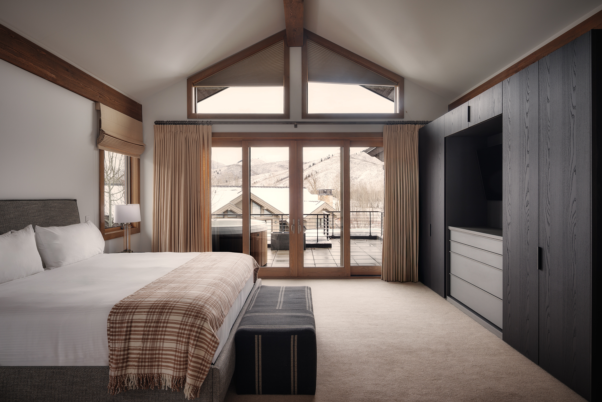 2025_12_sv_townhome_guestroom-1stfloor-bed-2point-5125_edit-v2.jpg