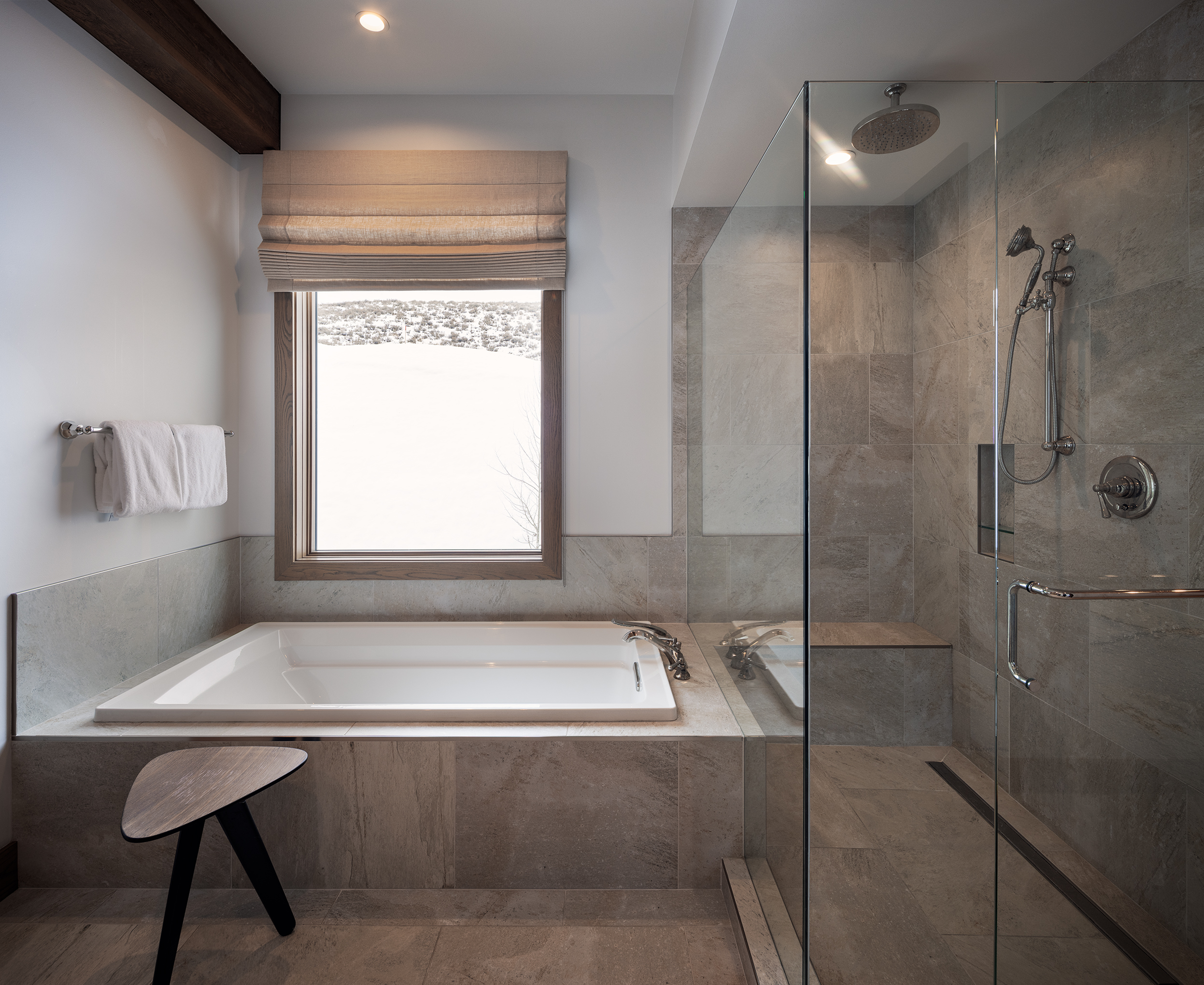 2025_12_sv_townhome_guestroom_3rdfloor_bath1point_17mm-5270-pano-v1.jpg