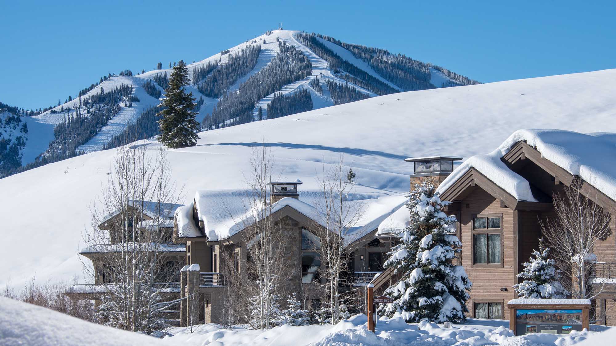 svr_diamondback_townhomes_lodging_exterior_winter_2016_syms_kevin_2