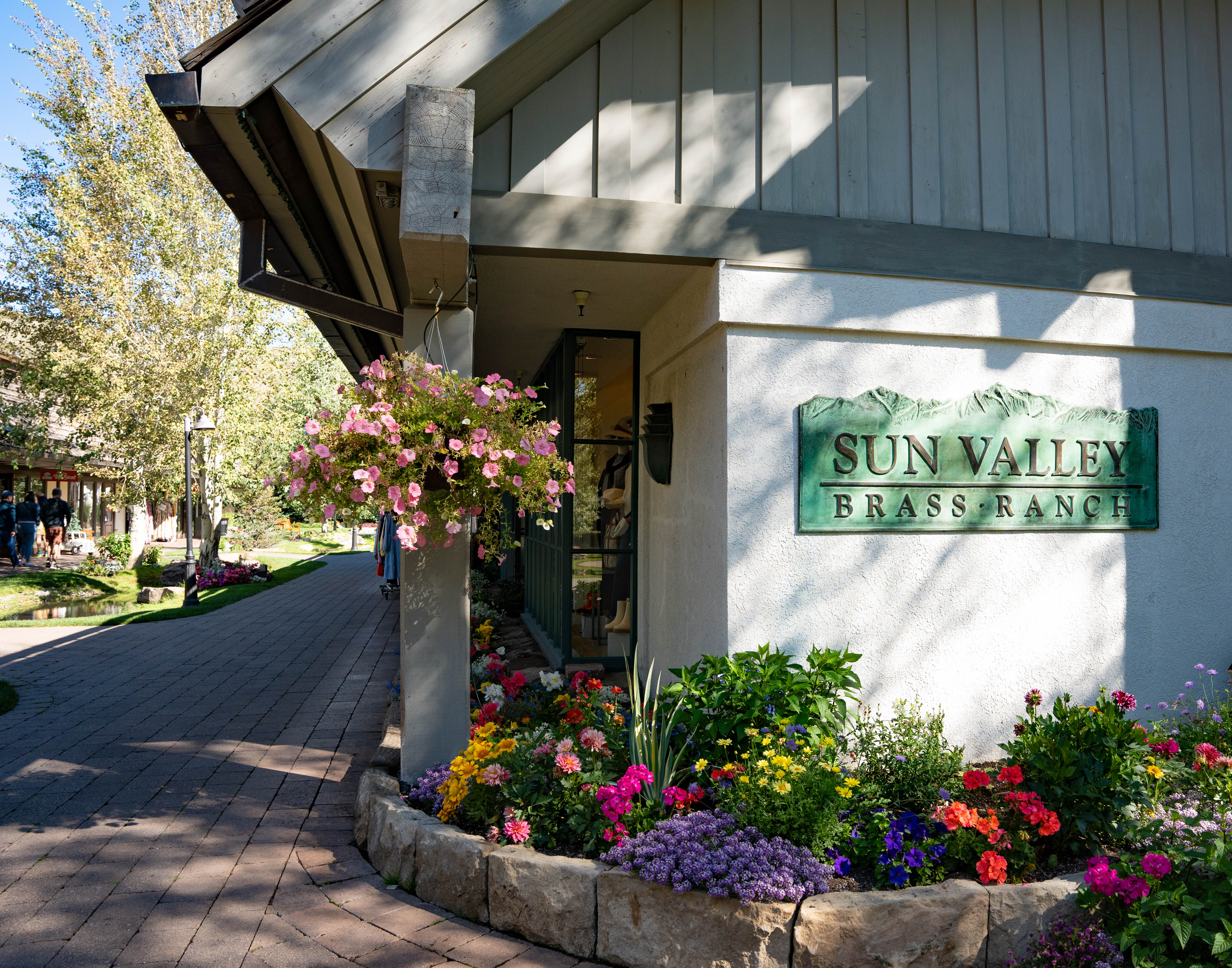 svr_brassranchvillage_retail_summer_2023_gilmour_hayden_2