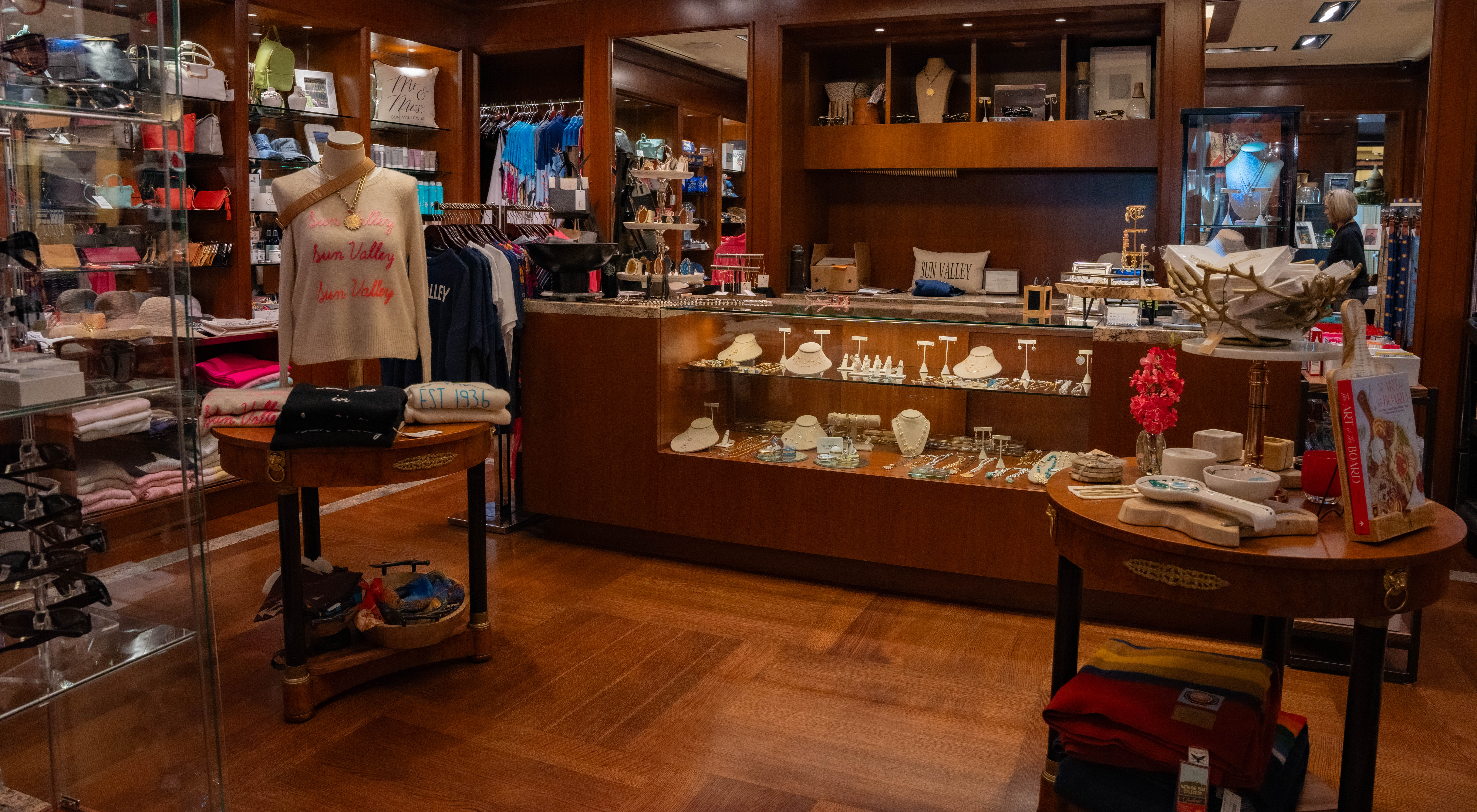 svr_lodgegiftshop_retail_summer_2023_gilmour_hayden_2