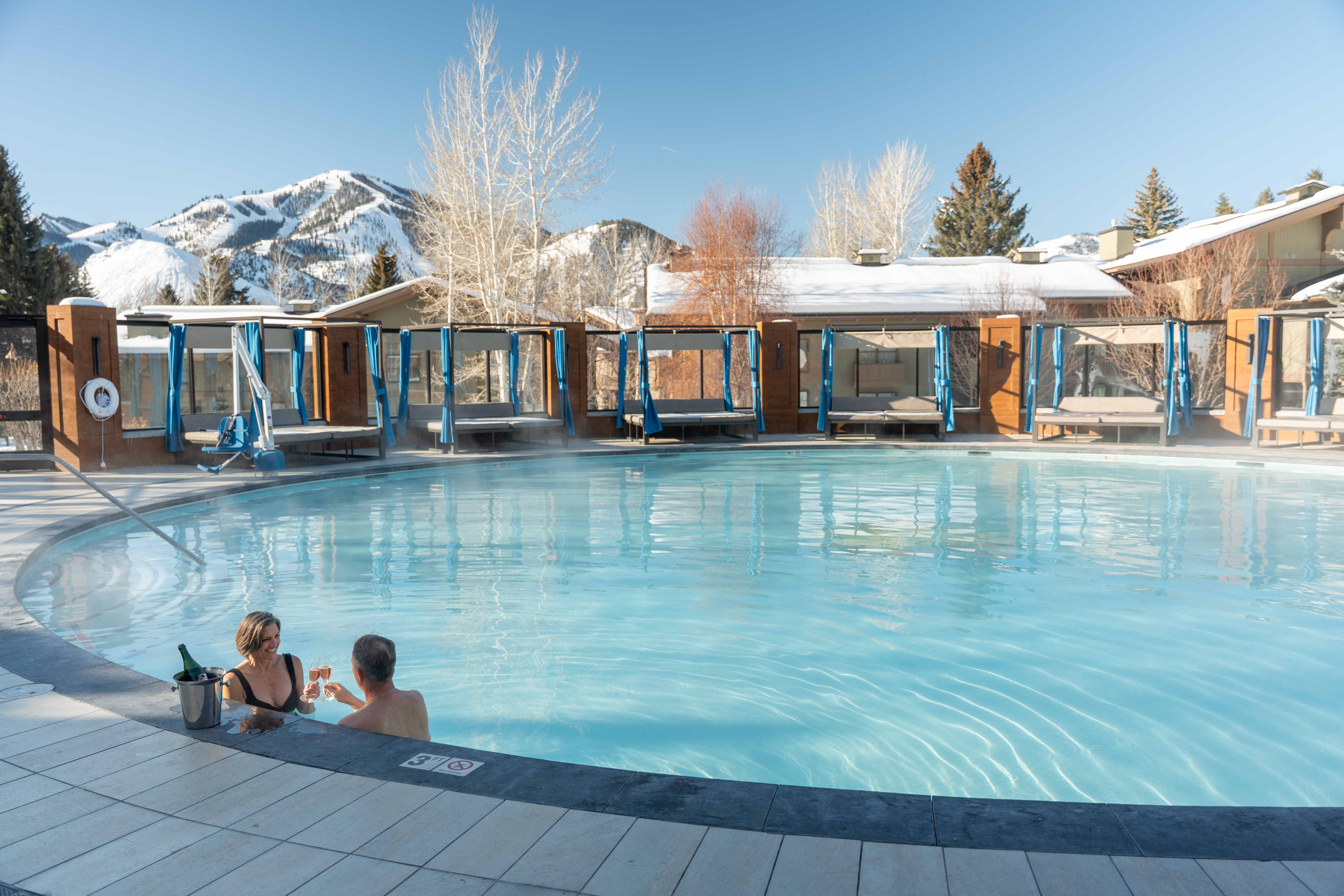 svr_lodge_pool_couple_forza_01-06-24_9-(1).jpg